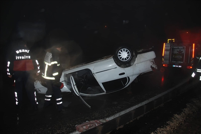 Besni´de Kaza Yapan Otomobilin Sürücüsü Kaçtı