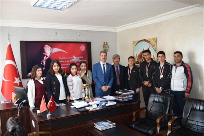 Şehit Mehmet Yağmur Lisesi İki Spor dalında İl Şampiyonu