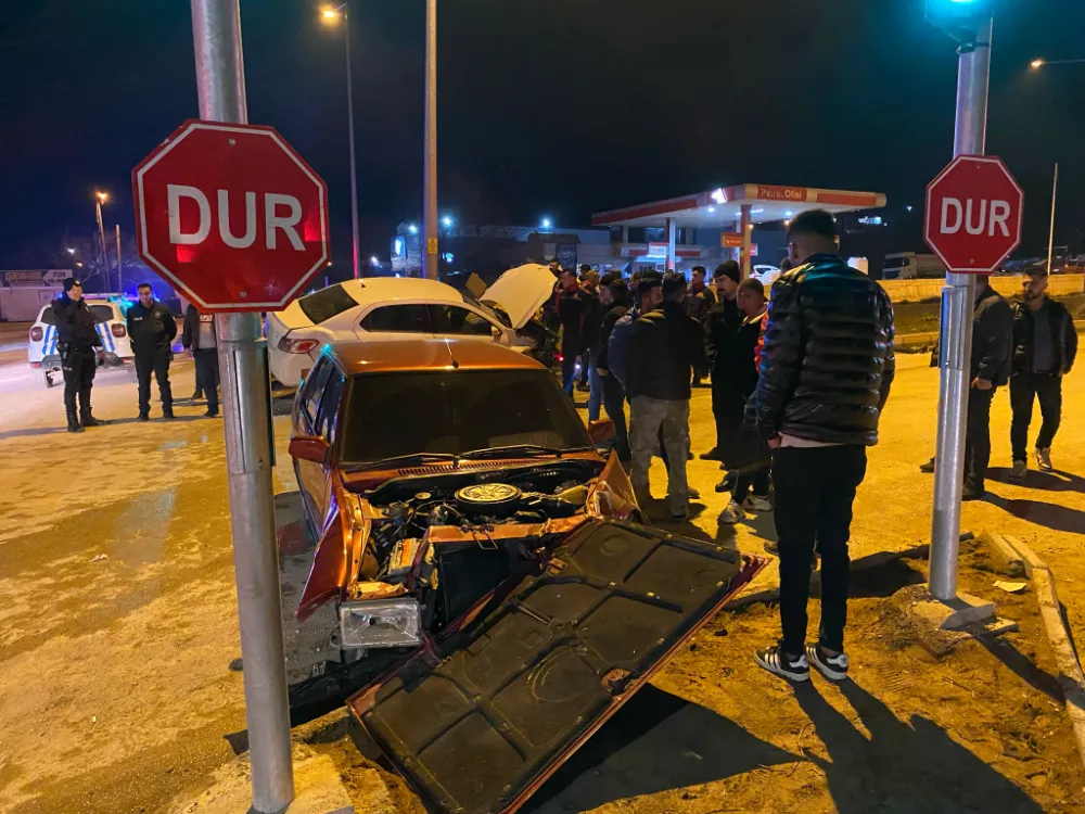 Besni’de otomobiller çarpıştı: 2 yaralı