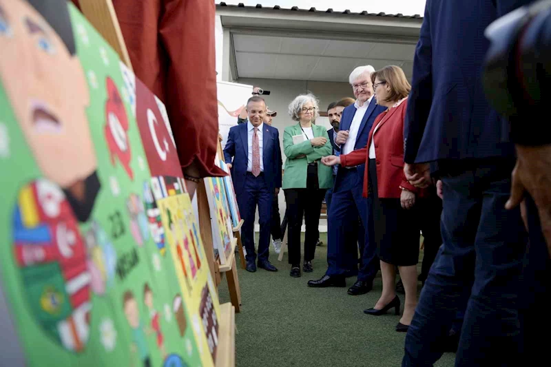 Almanya Cumhurbaşkanı Steinmeier, depremzedelerle bir araya geldi